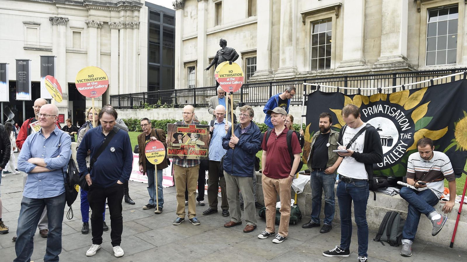 Foto: Empleados de National Gallery, en huelga indefinida contra la privatización (Efe)