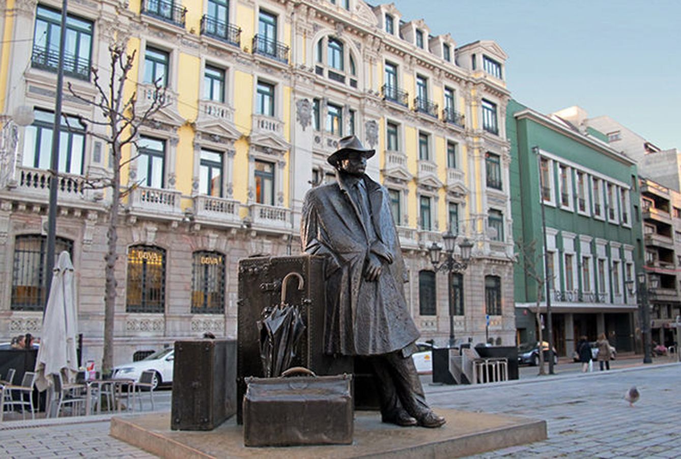 'El viajero' es uno de los iconos de la capital asturiana