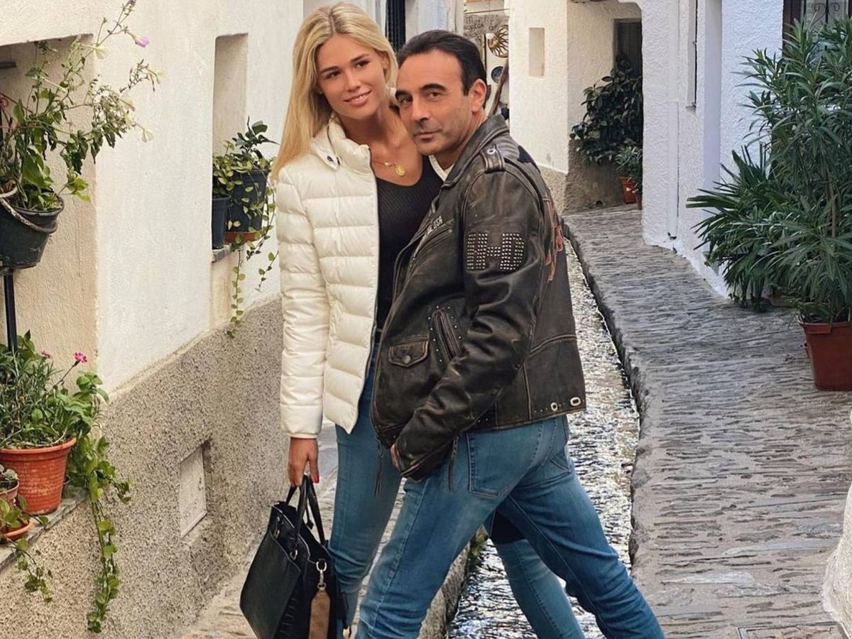 Foto: Enrique Ponce y Ana Soria durante un paseo en pareja. (Instagram @enriqueponce)