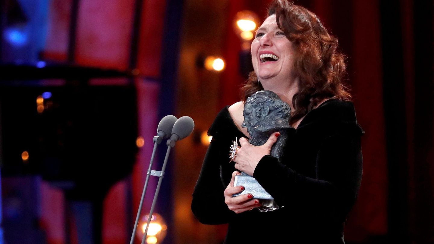 Adelfa Calvo, tras recibir el Goya a la 'Mejor actriz de reparto' por su trabajo en 'El autor' (Efe).