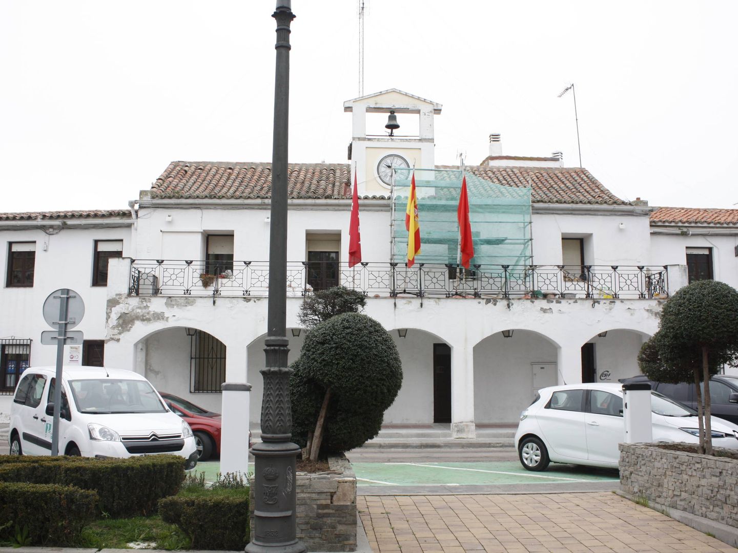 El antigo Ayuntamiento de Parla. (Foto: Héctor G. Barnés)