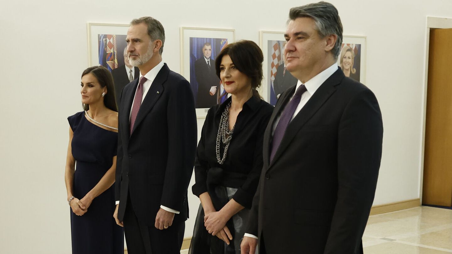 Los Reyes, con el presidente y la primera dama de Croacia. (EFE/Chema Moya)