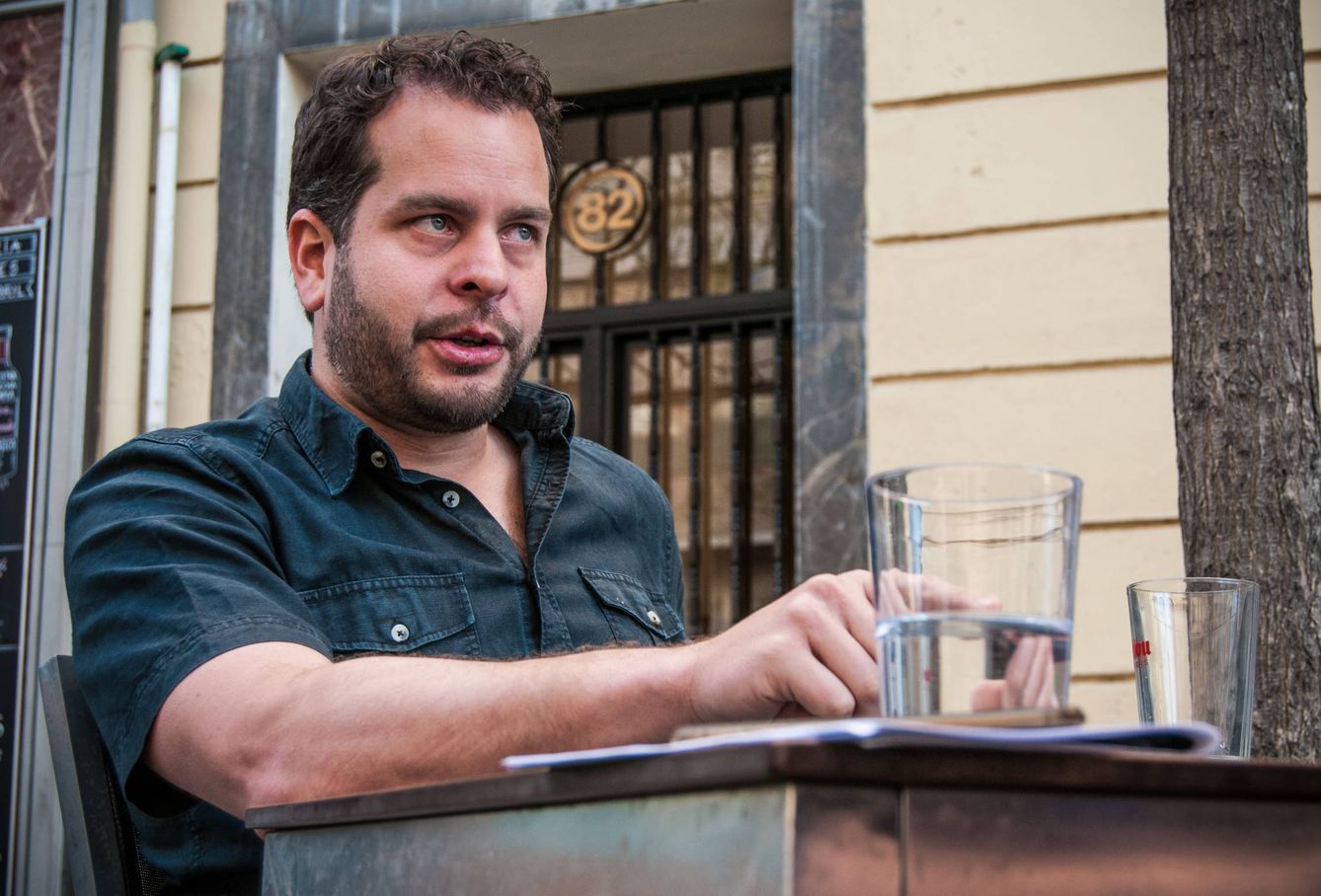 Leo Araújo en la terraza de su restaurante