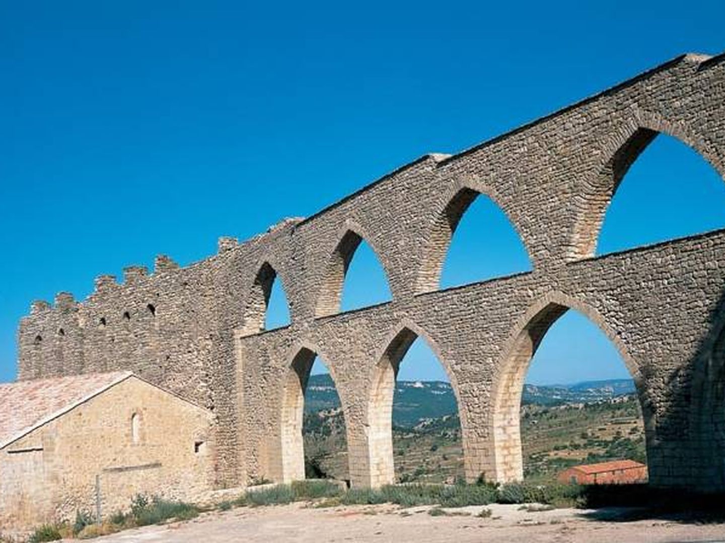 El acueducto de Morella. (Foto: Turismo de Castellón)