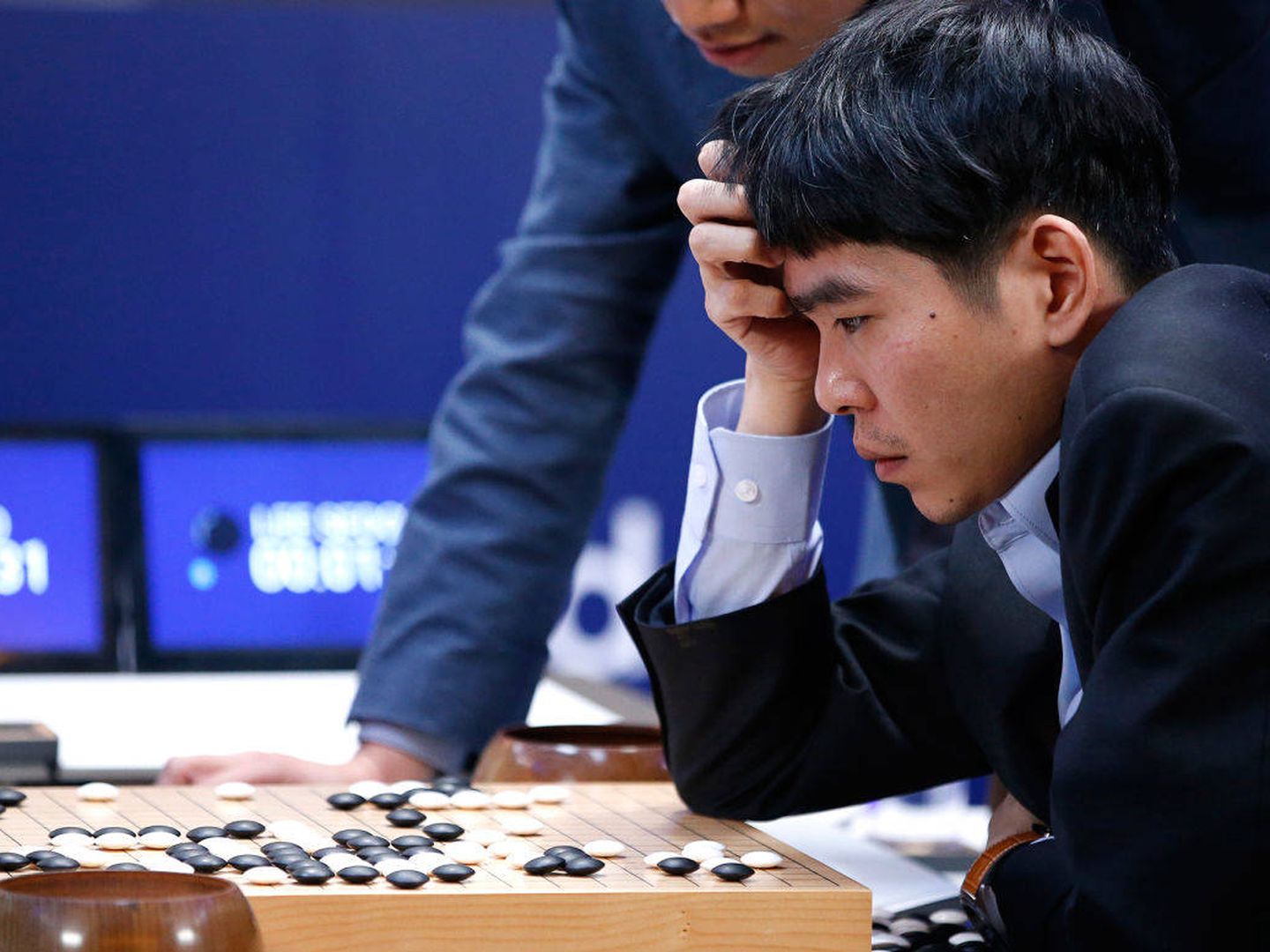 El campeón mundial de Go, Lee Sedol, durante una de sus partidas contra AlphaGo. 