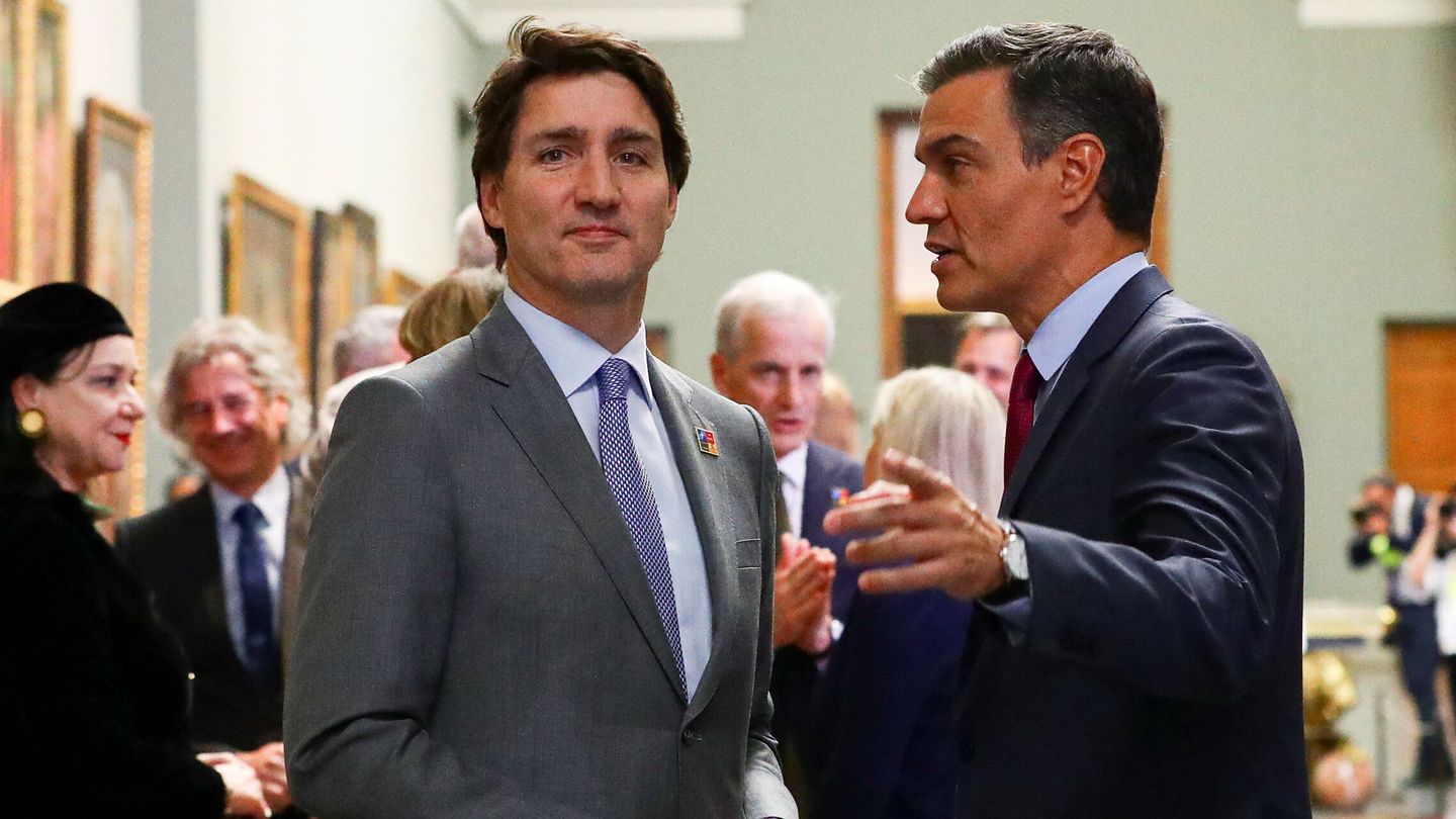 Pedro Sanchez y Justin Trudeau, primer ministro de Canadá, en el Museo del Prado. (Reuters/Santos Moura)