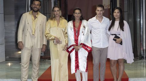 ABBA, un batín y dos yernos: la fiesta de Estefanía de Mónaco por su causa favorita