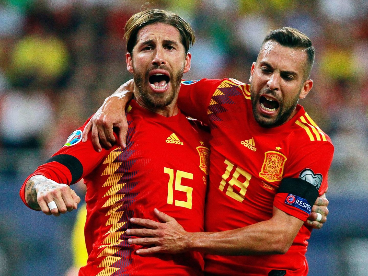 Sergio Ramos y Jordi Alba celebran un gol. (Efe)