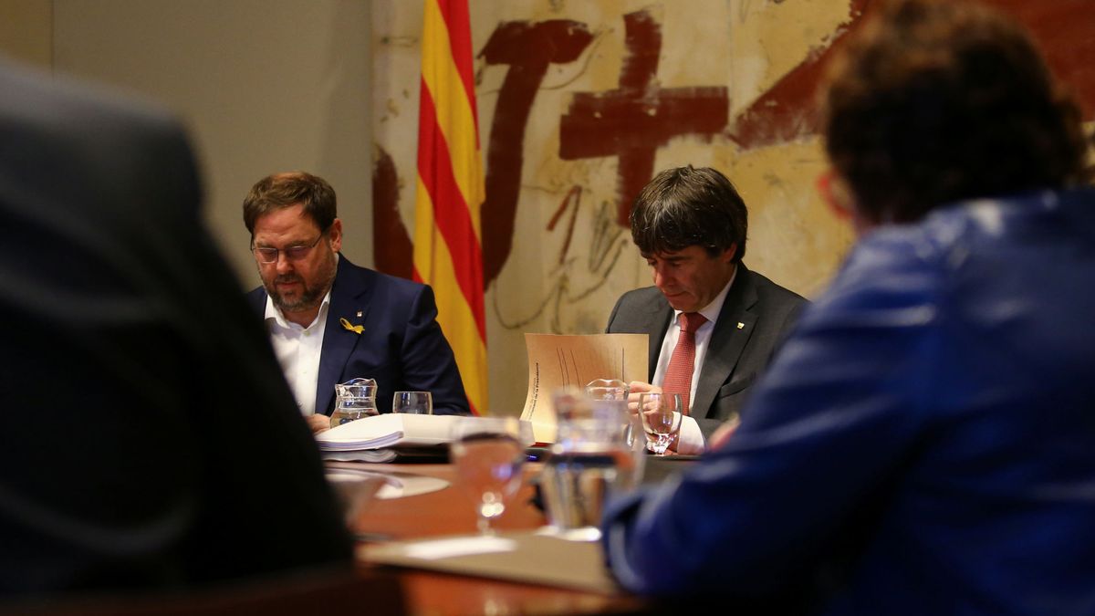 Todos los partidos presionan a Puigdemont para que convoque elecciones