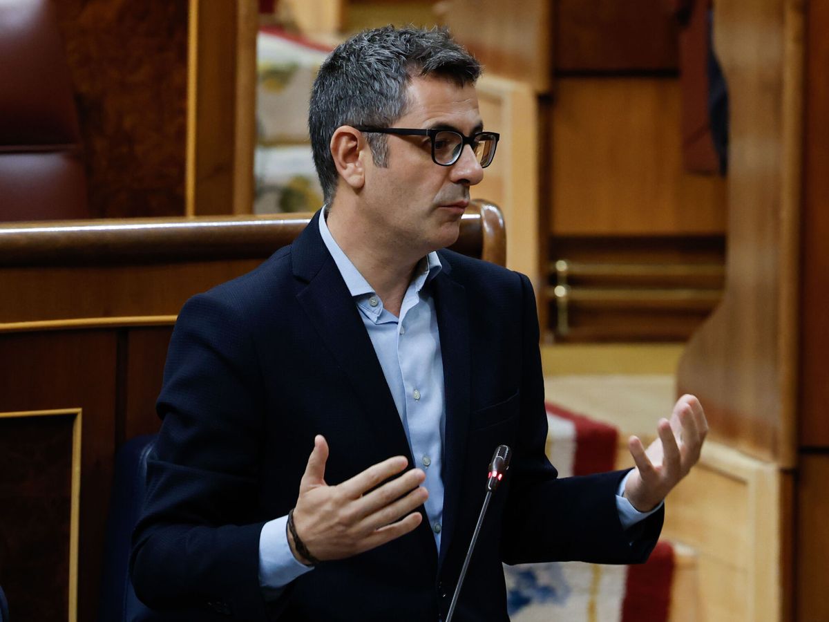 Foto: El ministro de Presidencia, Félix Bolaños, durante el pleno. (EFE/J. J. Guillén)