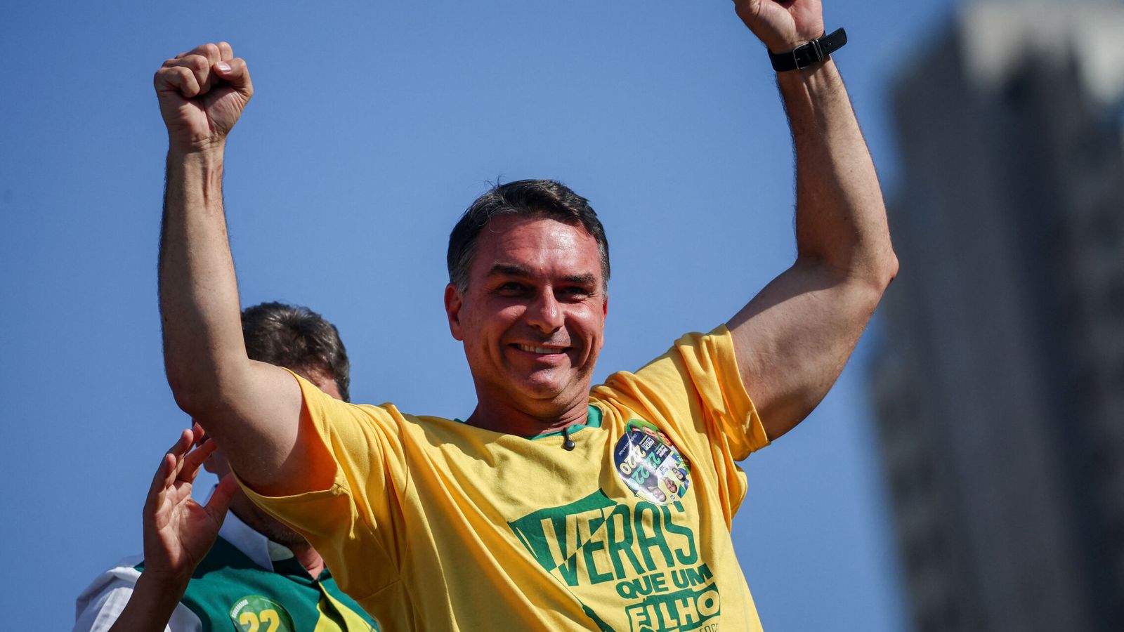 Flavio Bolsonaro da la sorpresa y supera a Lula en la primera vuelta electoral en Brasil