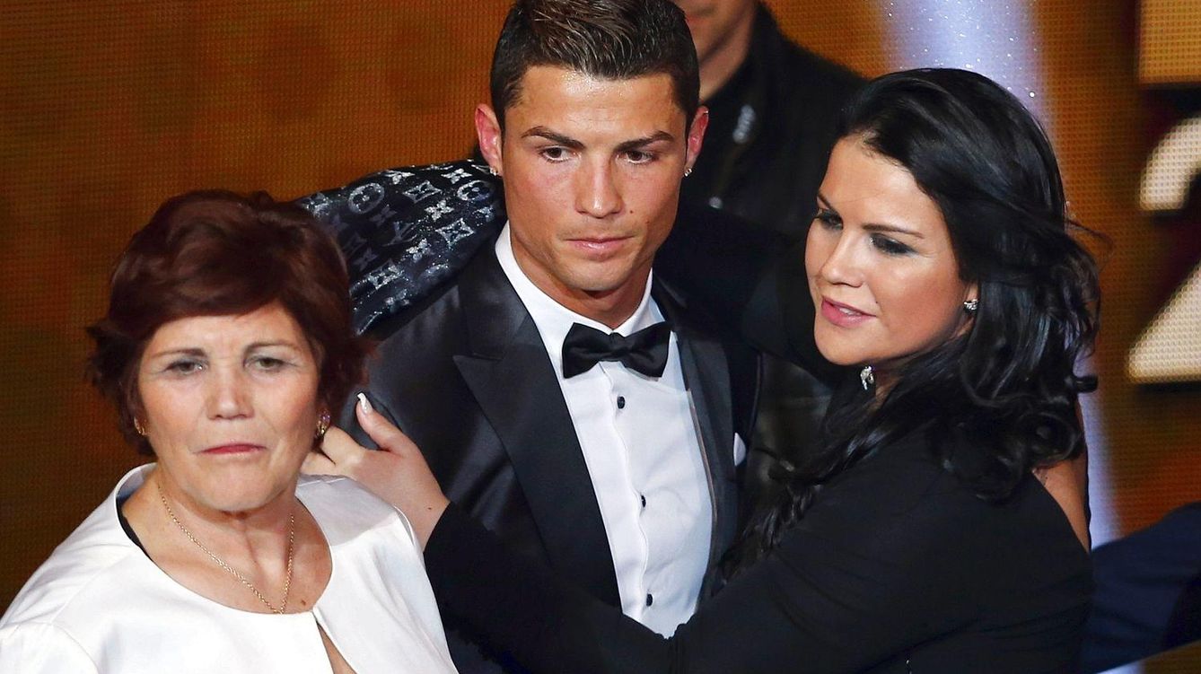 Foto: Cristiano Ronaldo junto a su madre y su hermana, Katia Aveiro, en una imagen de archivo (Reuters)