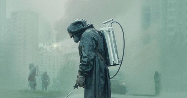 Foto: Desinfección de las calles, en 'Chernobyl'. (HBO)