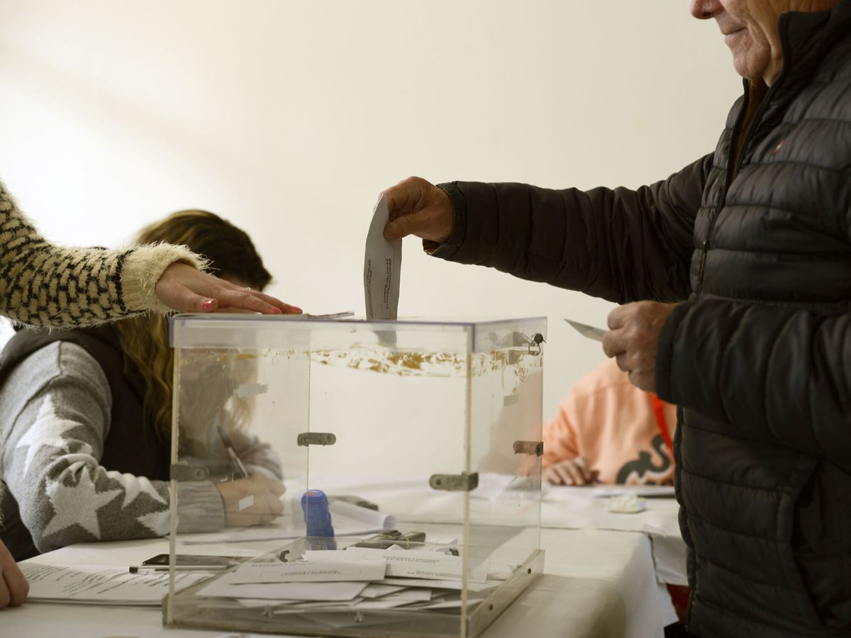 Foto: Mesa electoral en Galicia. (Europa Press/Rosa Veiga)