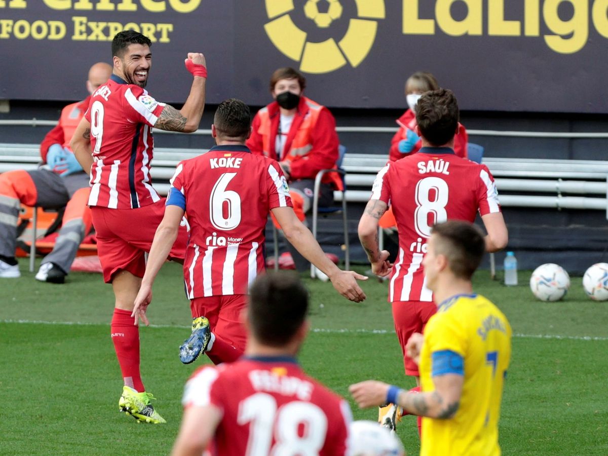 Foto: Luis Suárez celebra uno de sus tantos frente al Cádiz. (Efe)