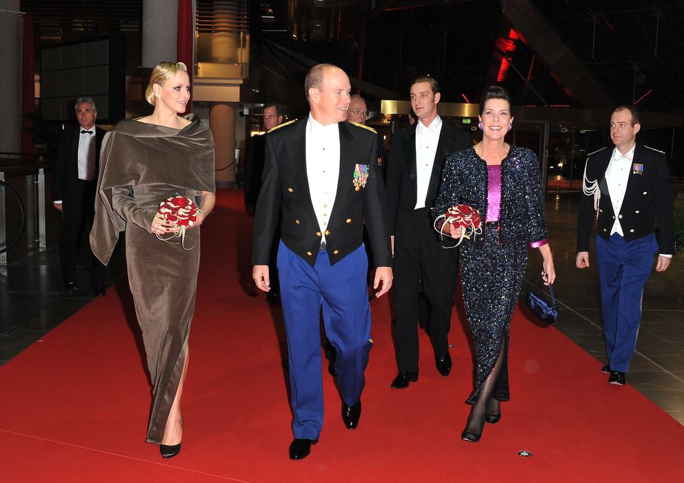 Foto: El príncipe Alberto, Charlene, Carolina y sus hijos, en una imagen de archivo (Gtres)