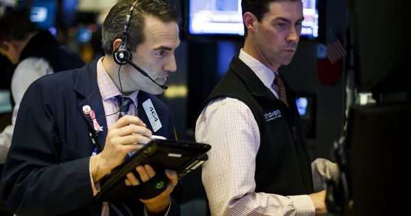 Foto: Agentes de Bolsa trabajan en el parqué de Wall Street. (EFE)