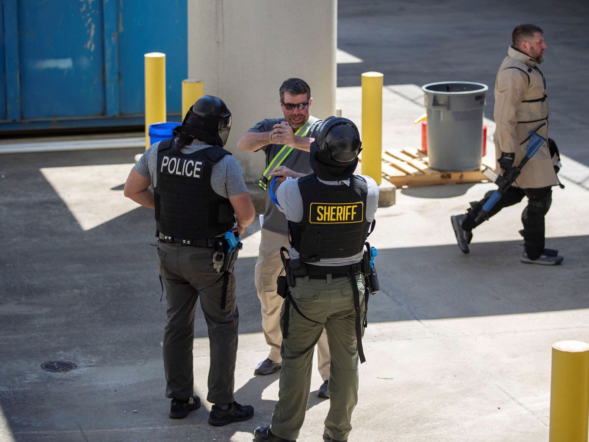 Foto: Imagen de archivo de agentes de policía en Alabama. (Reuters/Alyssa Pointer)