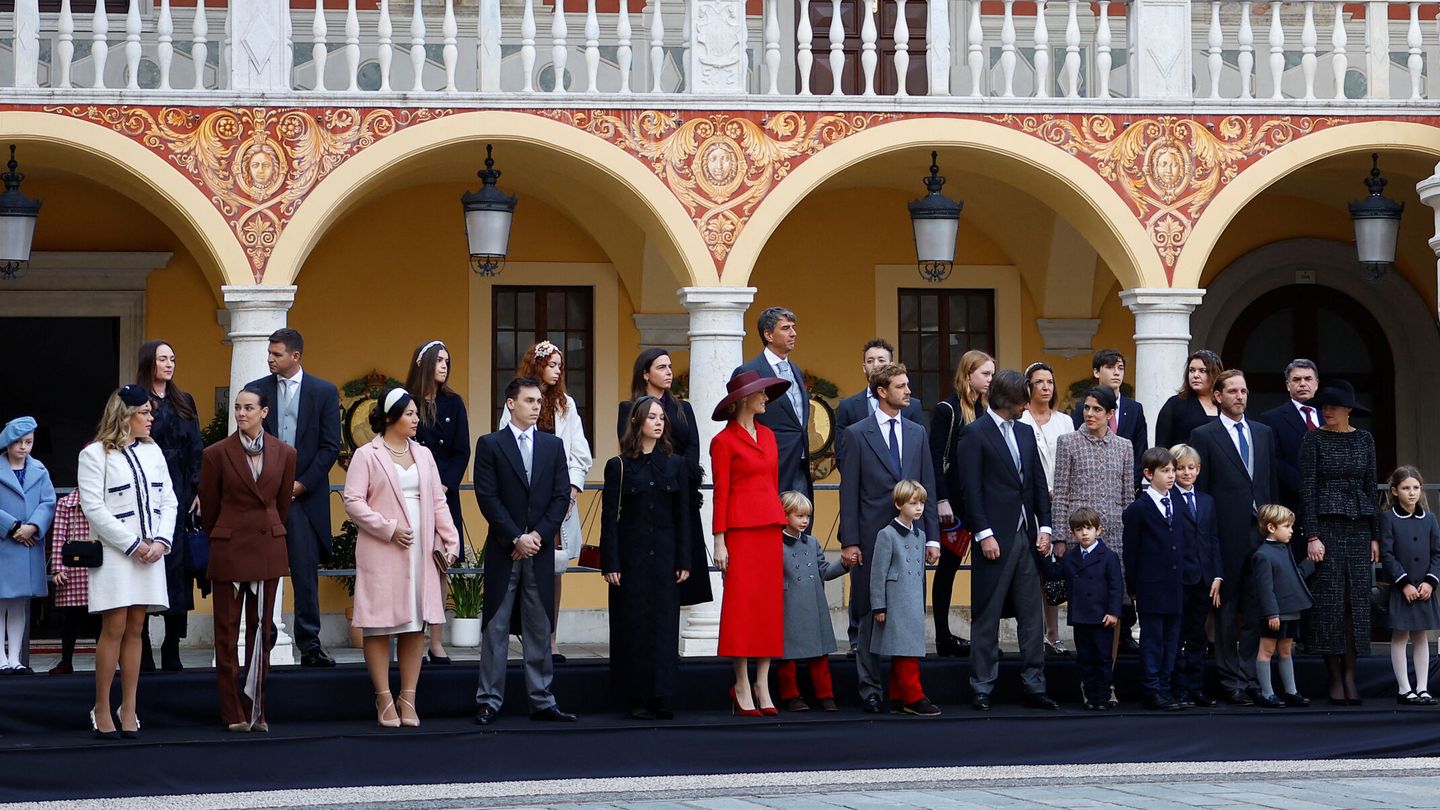 Una insólita imagen en este Día Nacional de Mónaco: toda la familia se reúne para celebrar la festividad. (Reuters)