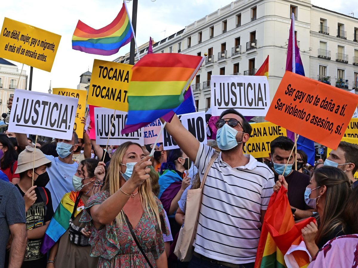 Foto: Concentración LGTBI en la Puerta del Sol de Madrid. (EFE)