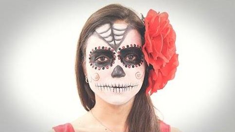 Tutorial de maquillaje de Halloween para disfrazarte de Catrina, la calavera mexicana. (Vídeo: Vanitatis)
