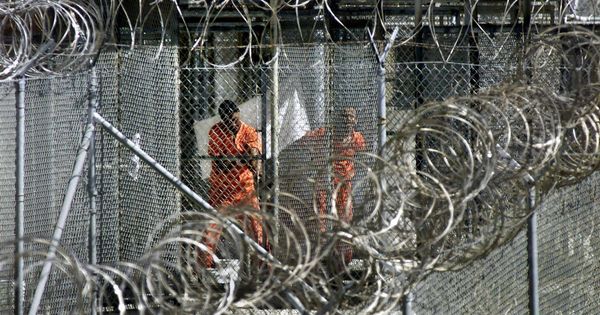 Foto: Presos supuestamente relacionados con Al Qaeda en Guantánamo