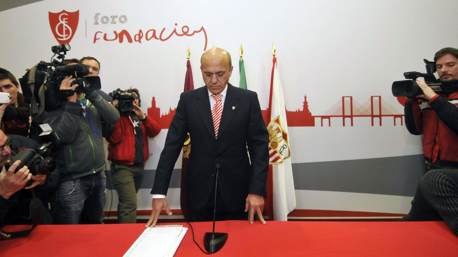 Foto: Del Nido, el día que anunció su retirada como presidente del Sevilla. (EFE)