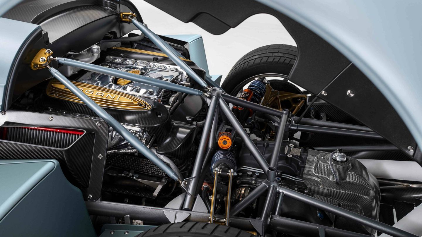 El motor Pagani V12 rinde en este 'monstruo' 840 CV y 1.100 Nm de par.