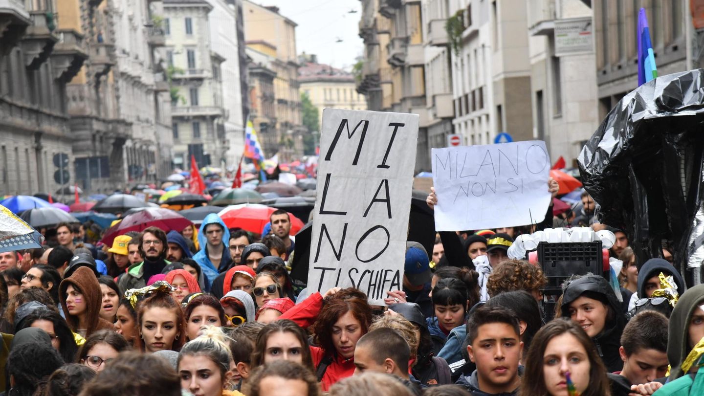 Manifestación en contra el acto de Salvini en Milán. (Reuters)