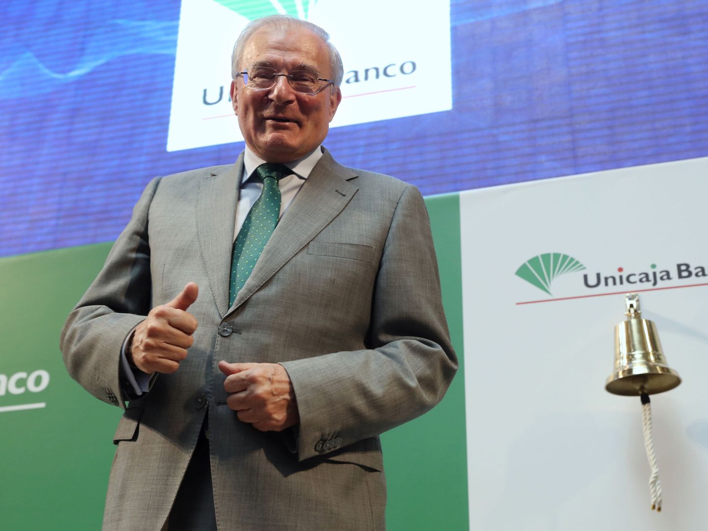 El presidente de Unicaja Banco, Manuel Azuaga, durante el debut en bolsa. (EFE)