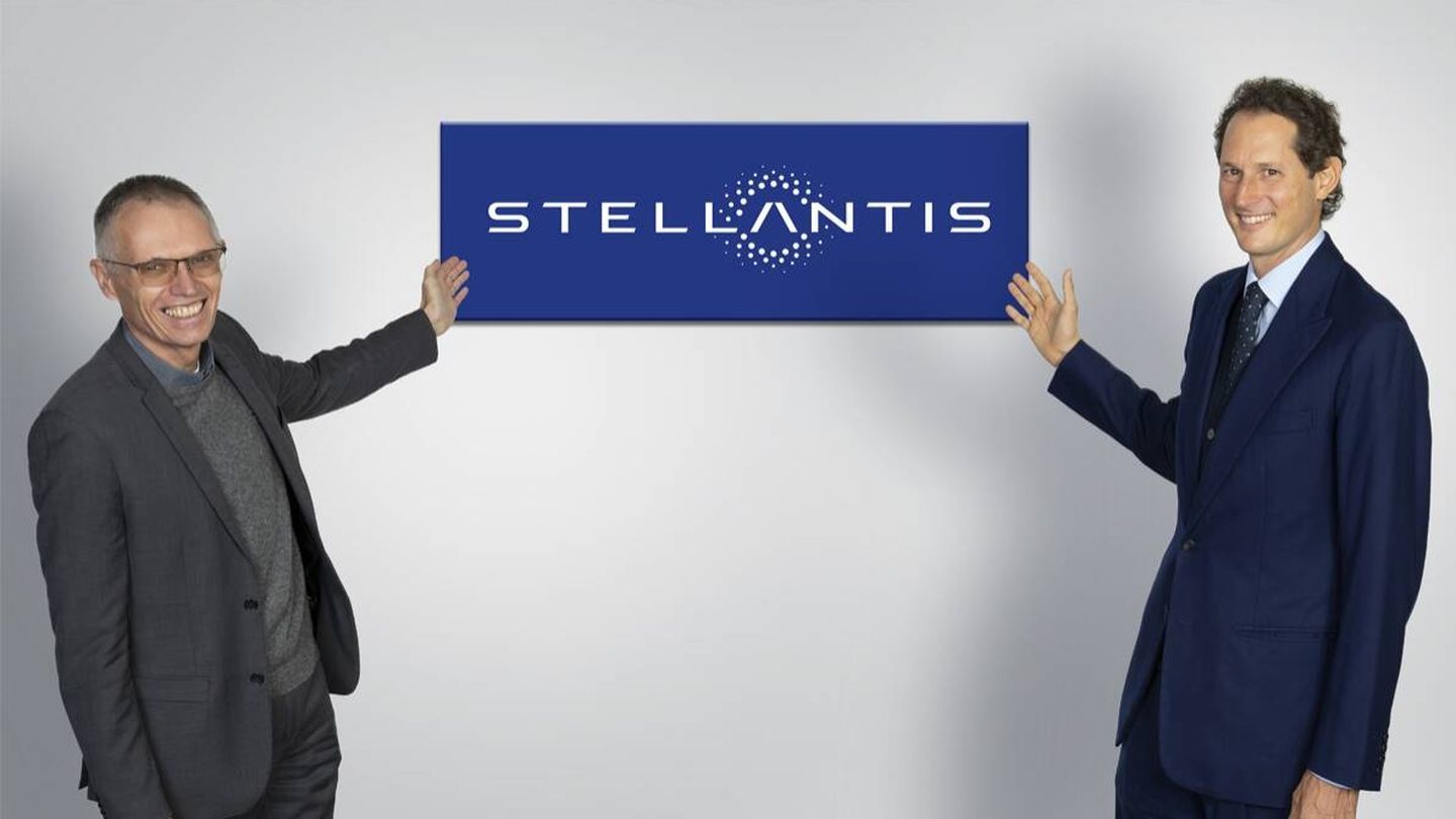 Carlos Tavares y John Elkann, CEO y presidente, respectivamente, de Stellantis, el cuarto grupo automovilístico del mundo por vehículos vendidos.