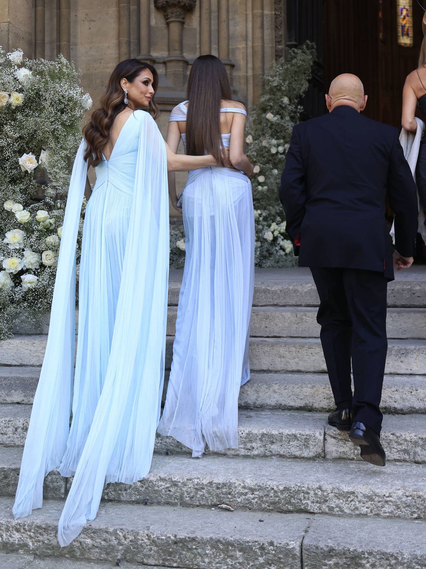 Paloma Cuevas, con su hija llegando a la boda de Daniel Clará. (Gtres)
