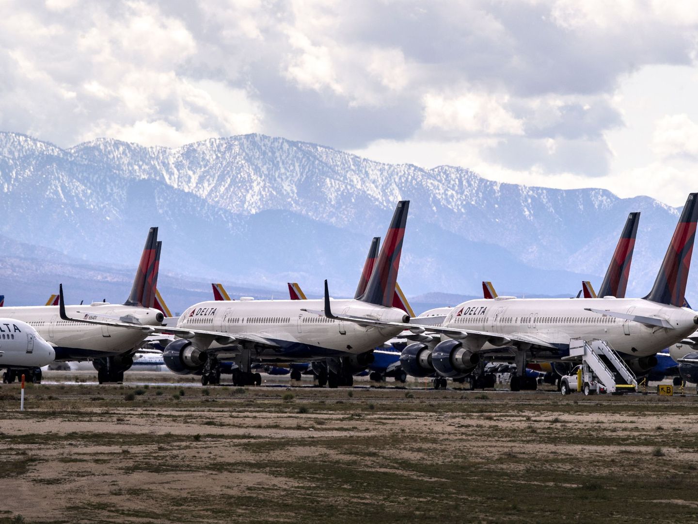 Aviones estacionados en el aeropuerto de Los Ángeles. (Reuters)