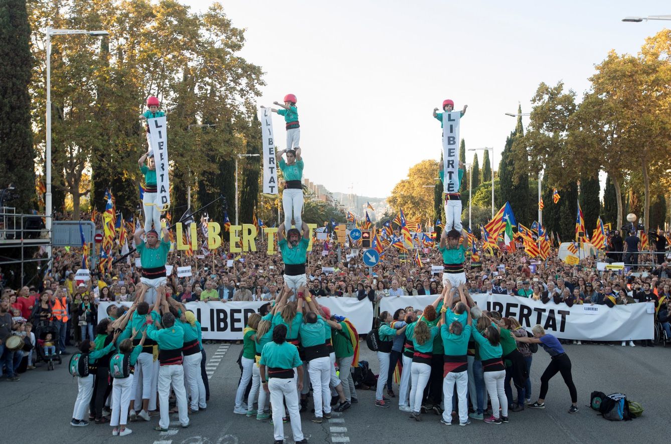 Tres 'castellets' pusieron colofón a la marcha independentista del sábado en Barcelona.(EFE)