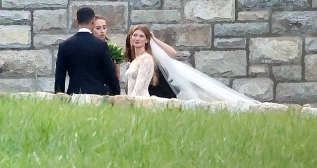Jennifer Gates y Nayel Nassar, durante su boda este sábado. (Gtres)