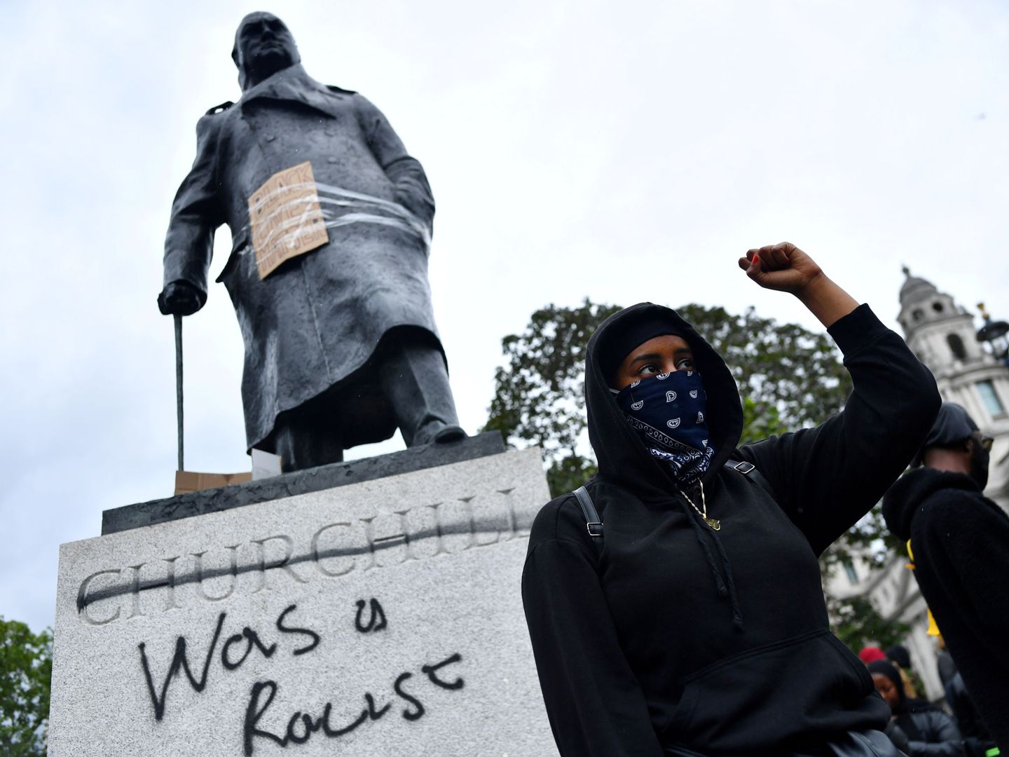 Un manifestante en las protestas antirracistas de Londres (Reuters)