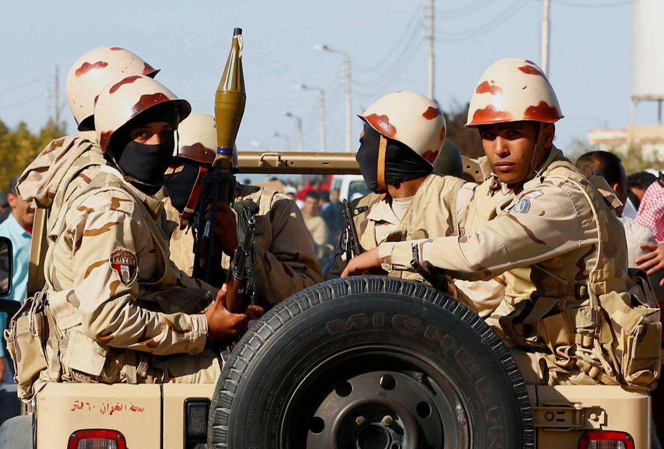 Fuerzas militares egipcias en el norte del Sinaí, en diciembre de 2017. (Reuters)