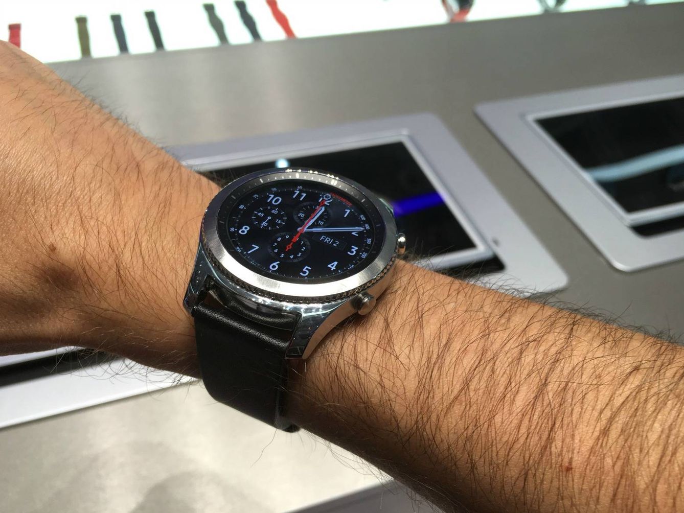 La pantalla del Gear S3 siempre está encendida para consultar la hora en cualquier momento. (J. E.)