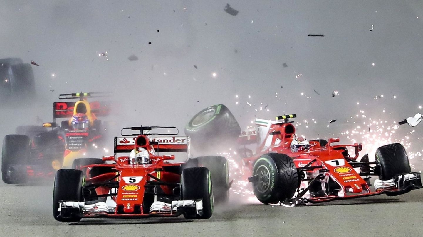 El accidente entre los dos pilotos de Ferrari y Max Verstappen en la salida es decisivo para el mundial. (EFE)