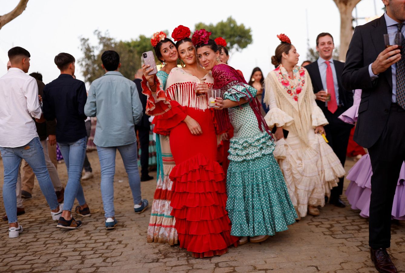 La temporada alta de la moda flamenca comienza con la Feria de Sevilla. (Reuters/ Marcelo del Pozo)