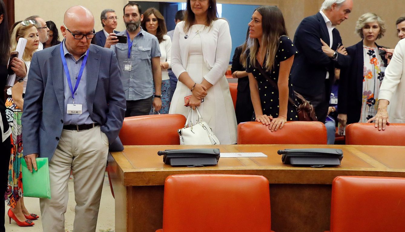 EL abogado de Puigdemont, Gonzalo Boye, intentó sin éxito entregar el acatamiento de la Constitución. (EFE)