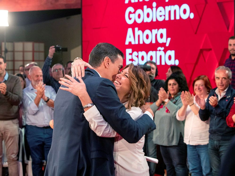 Foto: Pedro Sánchez se abraza a Susana Díaz, este 22 de octubre, en Cádiz. (EFE)