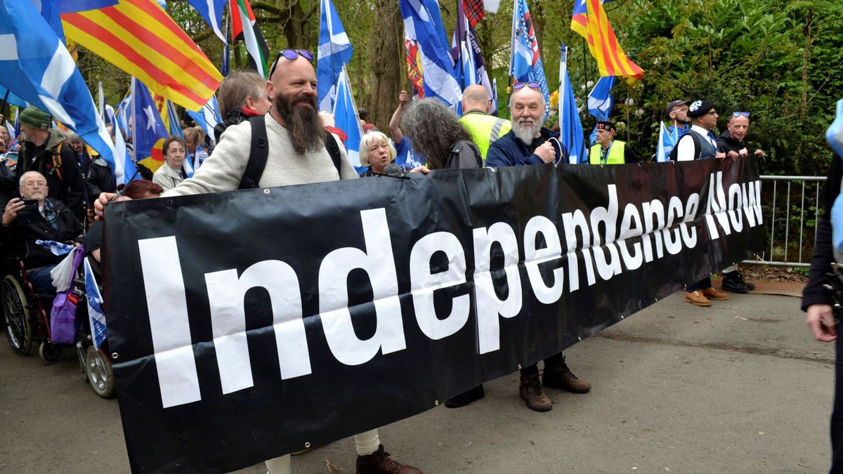 Miles de escoceses reclaman un nuevo referéndum mirando a Cataluña