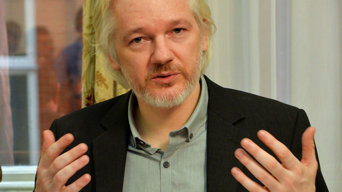 La fiscalía sueca retira los cargos por violación contra Assange