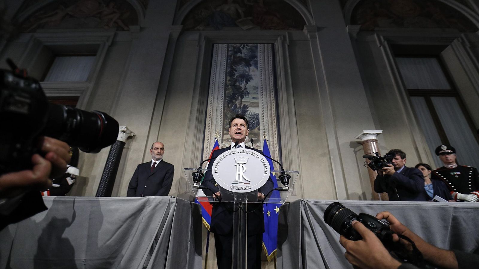Foto: Giuseppe Conte habla ante la prensa tras ser nombrado primer ministro. (EFE)