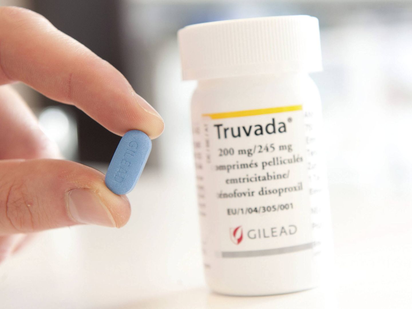 Envase de Truvada, primer fármaco para reducir el riesgo de infección por el virus de inmunodeficiencia humana. (EFE/Maurizio Gambarini)