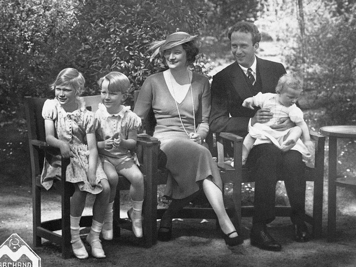 Foto: El rey Leopoldo III con la reina Astrid y sus tres hijos. (Getty)