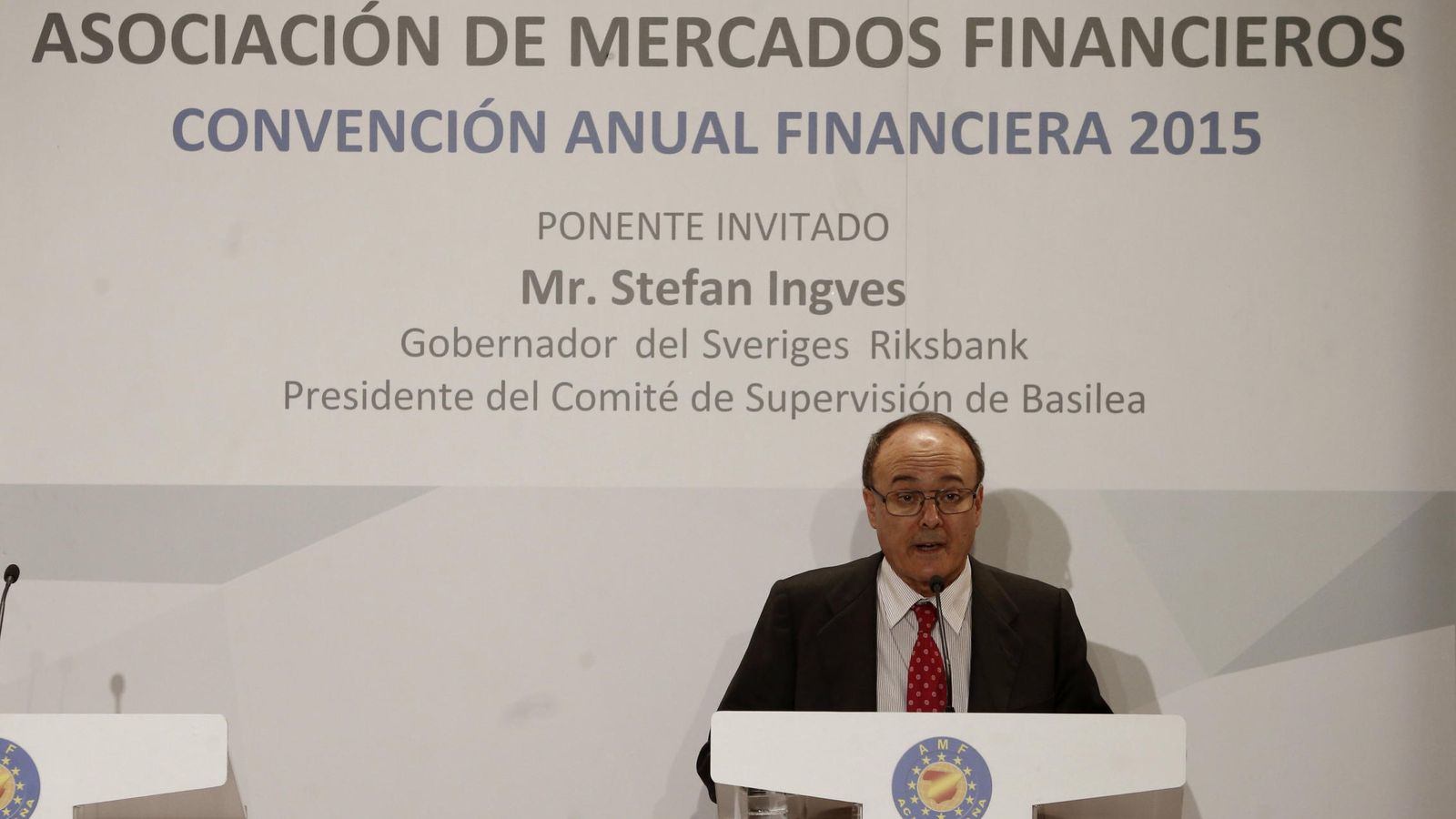 Foto: El gobernador del Banco de España, Luis Linde, en la convención de la Asociación de Mercados Financieros. (EFE)