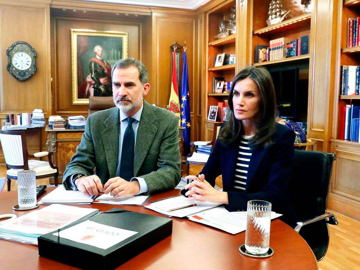 Foto: Los Reyes, durante una videoconferencia con el presidente de Mercadona. (Casa Real)