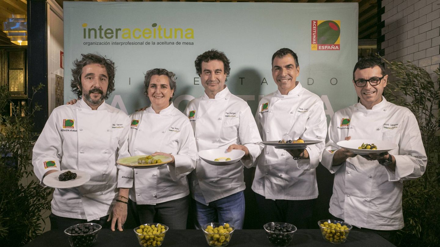 Los cinco chefs invitados con sus propuestas gastronómicas. (Interaceituna)